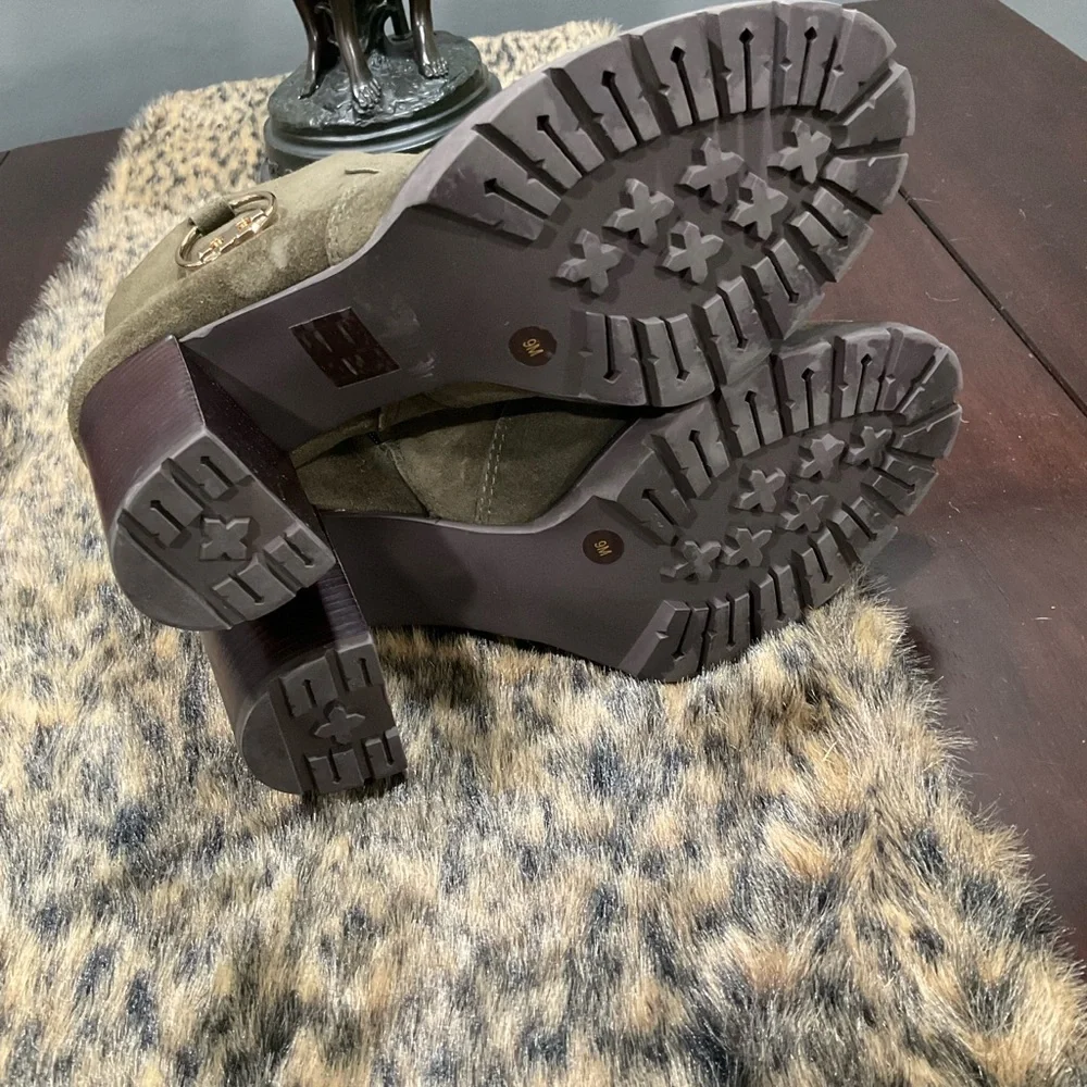 TORY BURCH OLIVE GREEN‎ SUEDE BOOTS
